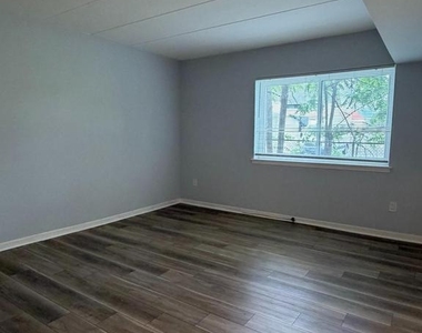 12021 Bustleton Avenue - Photo Thumbnail 6