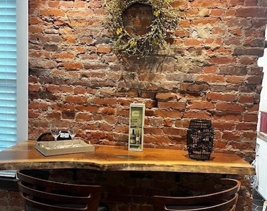 121 Mercy Street - Photo Thumbnail 4