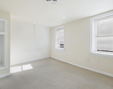 731 Carpenter Street - Photo Thumbnail 14
