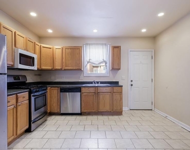731 Carpenter Street - Photo Thumbnail 5