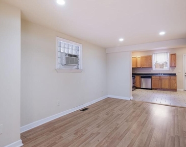 731 Carpenter Street - Photo Thumbnail 8