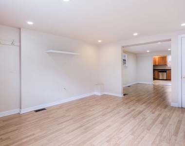 731 Carpenter Street - Photo Thumbnail 7