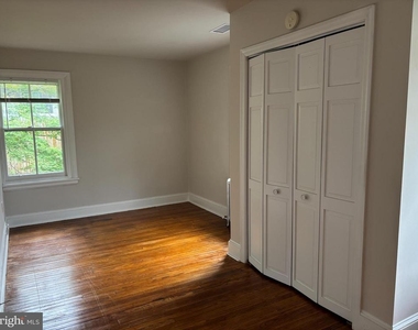 132 Plant Avenue - Photo Thumbnail 9