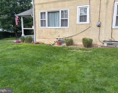 132 Plant Avenue - Photo Thumbnail 2