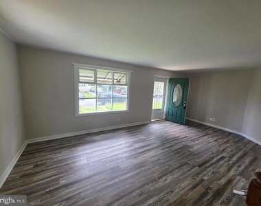 27 Koehler Drive - Photo Thumbnail 6