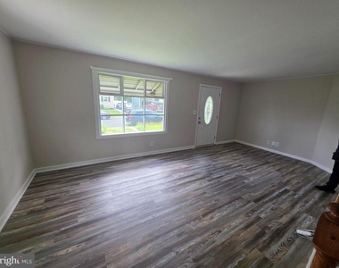 27 Koehler Drive - Photo Thumbnail 8