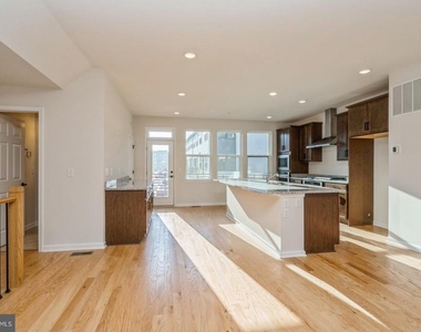 103 Vaughn Drive Ext - Photo Thumbnail 8