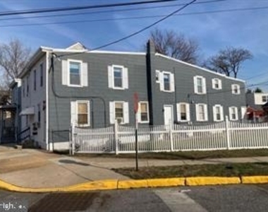 218-220 S Broadway - Photo Thumbnail 1