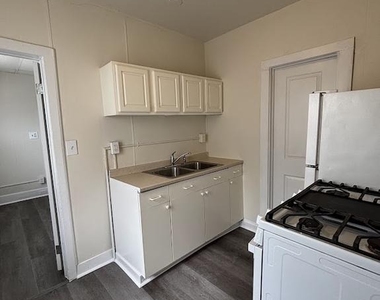 218-220 S Broadway - Photo Thumbnail 4