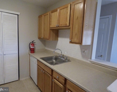 808 Britton Place - Photo Thumbnail 6