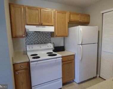 808 Britton Place - Photo Thumbnail 5