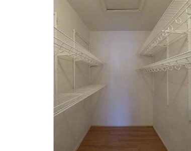 808 Britton Place - Photo Thumbnail 11