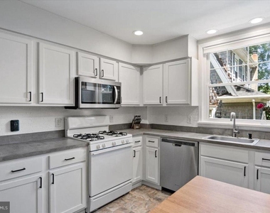 158 Lafayette Road - Photo Thumbnail 16