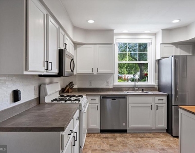 158 Lafayette Road - Photo Thumbnail 14