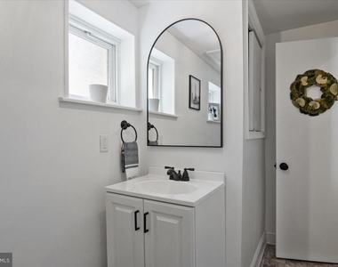 158 Lafayette Road - Photo Thumbnail 17