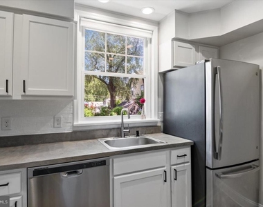 158 Lafayette Road - Photo Thumbnail 15