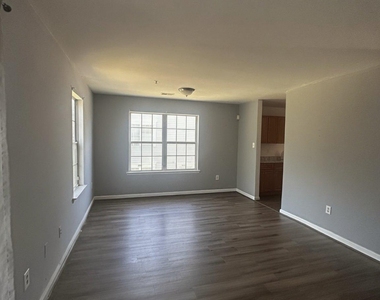 1634 Brooksquare Drive - Photo Thumbnail 3