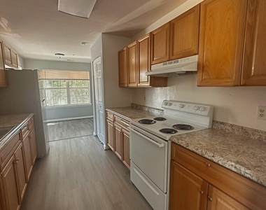 1634 Brooksquare Drive - Photo Thumbnail 2
