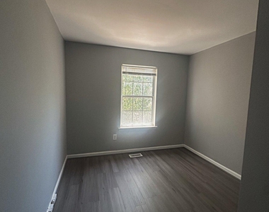 1634 Brooksquare Drive - Photo Thumbnail 7