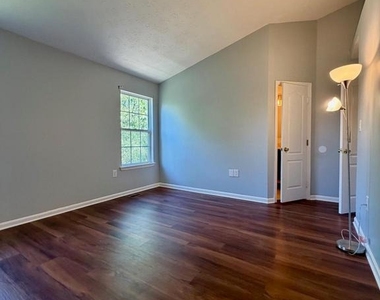 9804 Royal Commerce Place - Photo Thumbnail 9