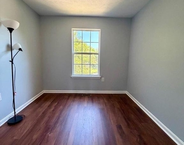 9804 Royal Commerce Place - Photo Thumbnail 13