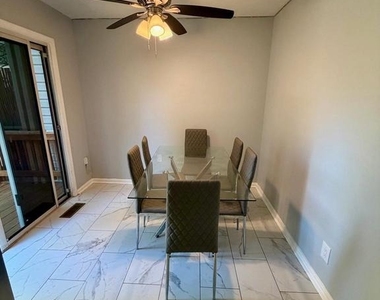 9804 Royal Commerce Place - Photo Thumbnail 4