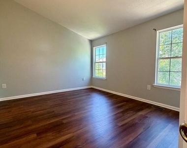 9804 Royal Commerce Place - Photo Thumbnail 8