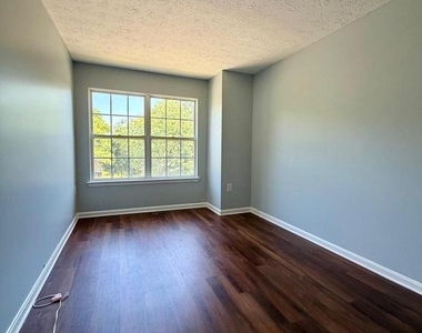 9804 Royal Commerce Place - Photo Thumbnail 14