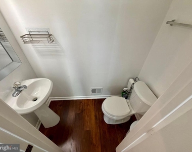 9804 Royal Commerce Place - Photo Thumbnail 7