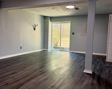 9804 Royal Commerce Place - Photo Thumbnail 15