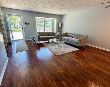 9804 Royal Commerce Place - Photo Thumbnail 2