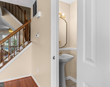 8514 Rheims Court - Photo Thumbnail 4