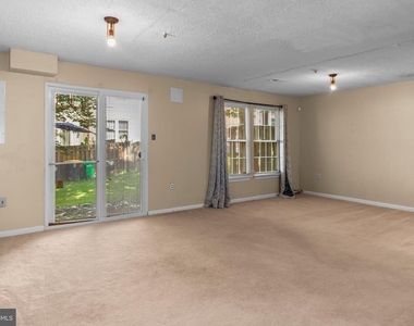 8514 Rheims Court - Photo Thumbnail 24