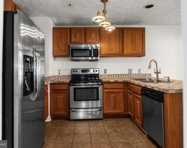 8514 Rheims Court - Photo Thumbnail 7