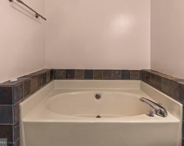 8514 Rheims Court - Photo Thumbnail 17