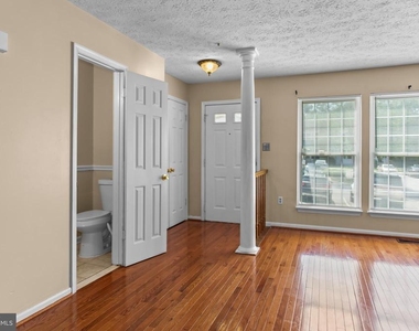8514 Rheims Court - Photo Thumbnail 2