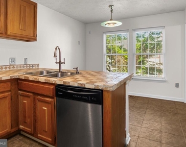8514 Rheims Court - Photo Thumbnail 9