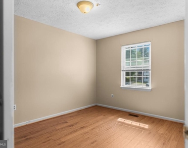 8514 Rheims Court - Photo Thumbnail 19