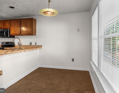 8514 Rheims Court - Photo Thumbnail 11