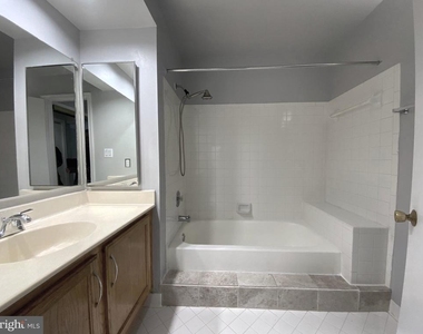 7904 Crows Nest Court - Photo Thumbnail 13
