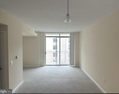 930 Wayne Avenue - Photo Thumbnail 5