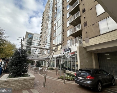 930 Wayne Avenue - Photo Thumbnail 3