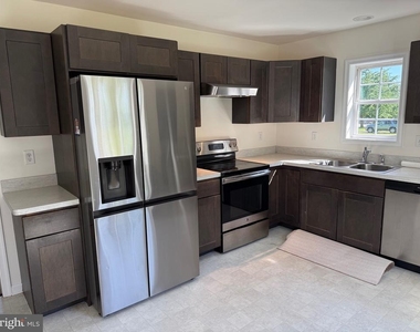 1010 Twin Court - Photo Thumbnail 3