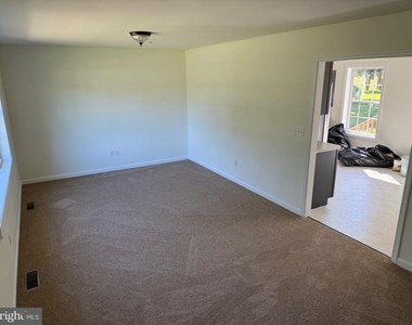 1010 Twin Court - Photo Thumbnail 4