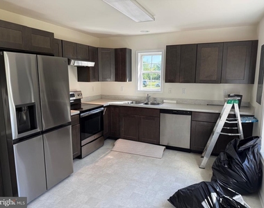 1010 Twin Court - Photo Thumbnail 9