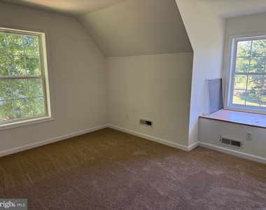 1010 Twin Court - Photo Thumbnail 13