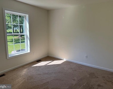 1010 Twin Court - Photo Thumbnail 11
