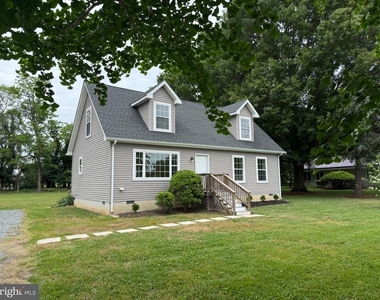1010 Twin Court - Photo Thumbnail 2