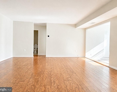 9653 Whiteacre Road - Photo Thumbnail 4