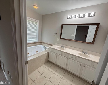 10292 Chestnut Park Lane - Photo Thumbnail 14